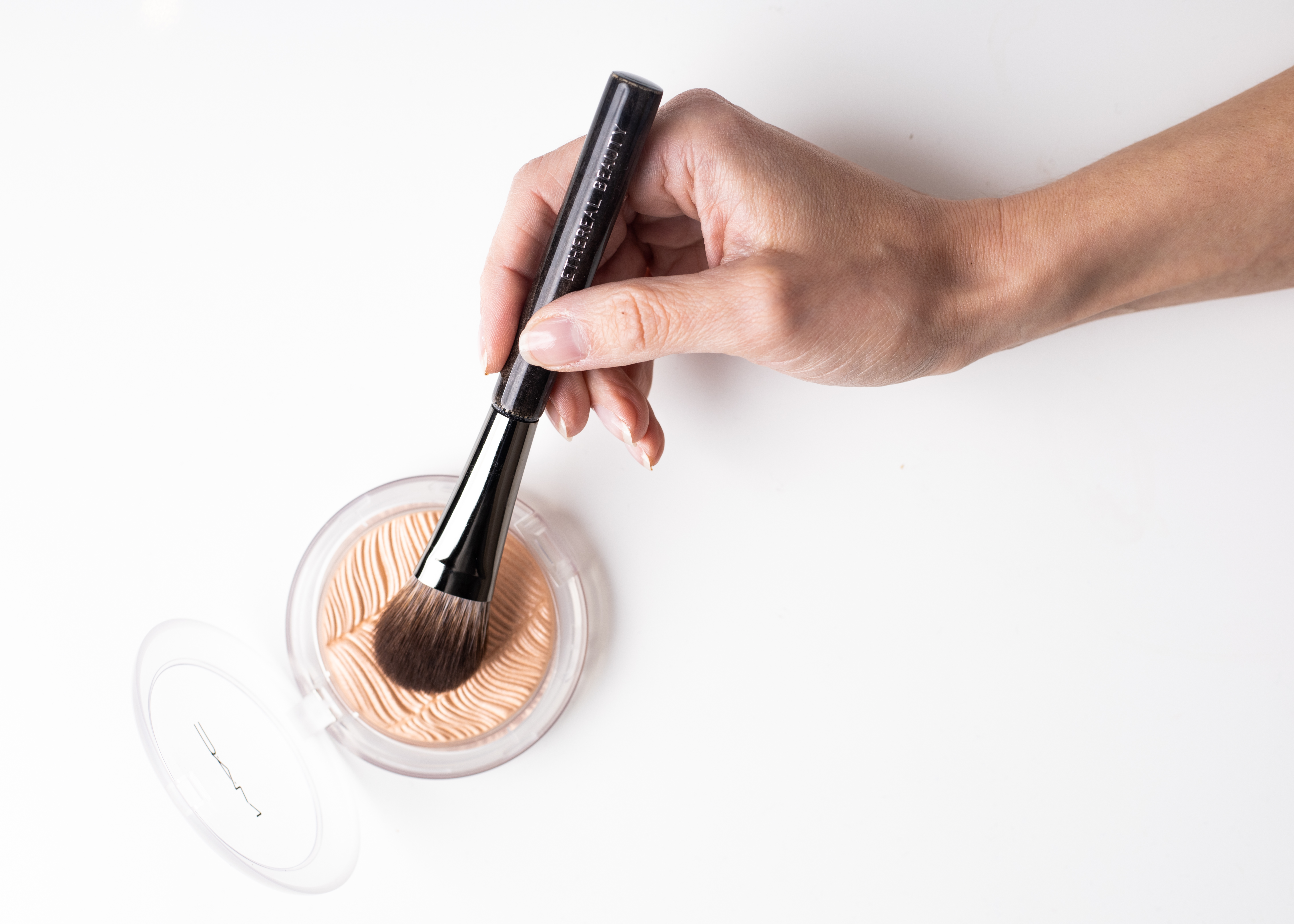 Nº 4: Veganer Rouge- und Highlighter-Pinsel